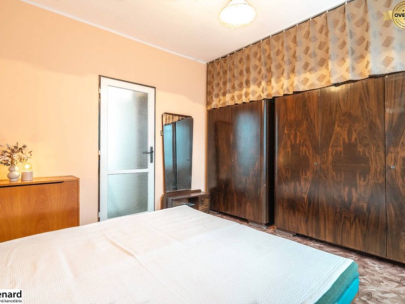 Byt s krásnym výhľadom a garážou oproti bytovke