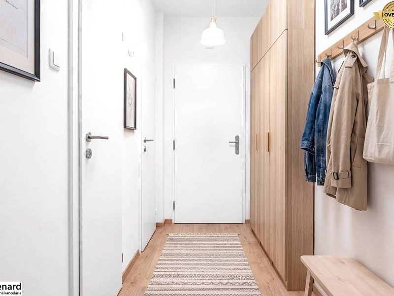 Byt s krásnym výhľadom a garážou oproti bytovke