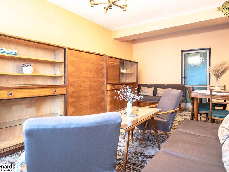 Byt s krásnym výhľadom a garážou oproti bytovke