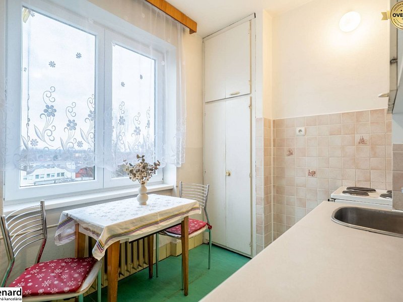 Byt s krásnym výhľadom a garážou oproti bytovke