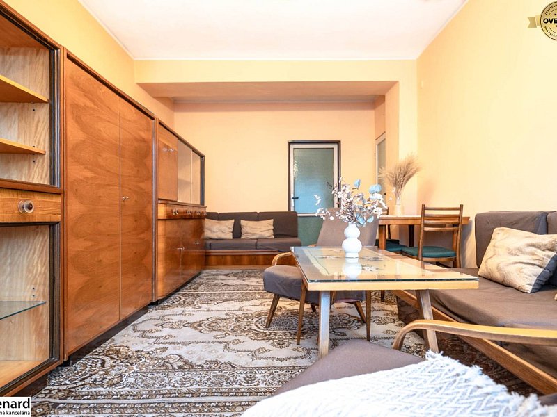 Byt s krásnym výhľadom a garážou oproti bytovke