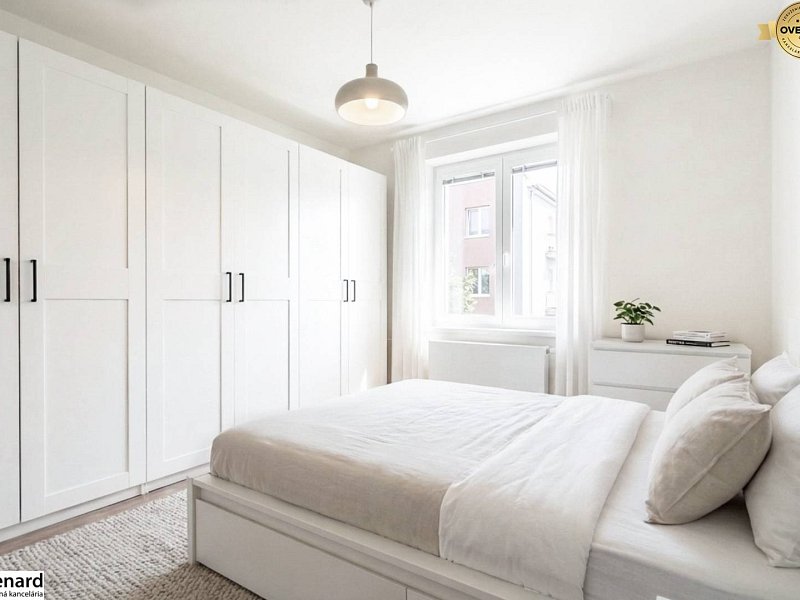 Byt s krásnym výhľadom a garážou oproti bytovke