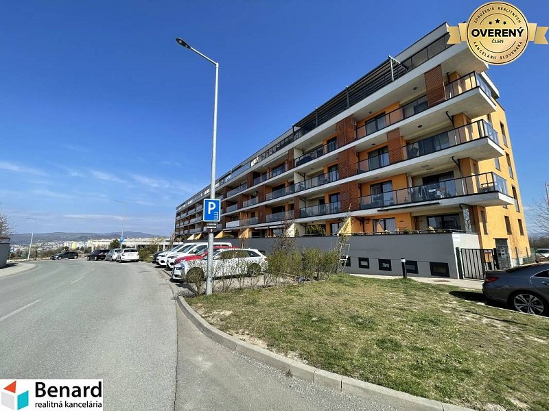 KOŠICE-2 IZBOVÝ BYT,NOVOSTAVBA,KOMPLET ZARIADENÝ,VL.PARK. MIESTO