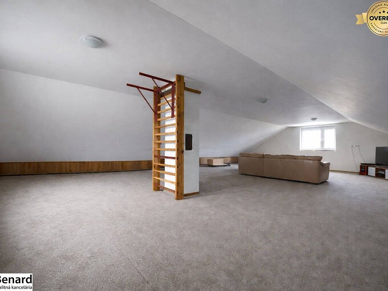 Veľkorysý rodinný dom s bazénom