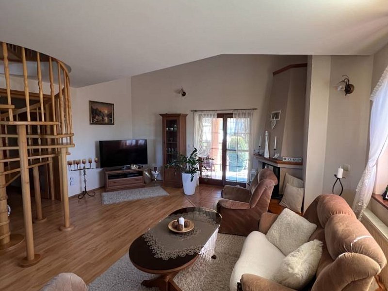 Priestranný rodinný dom s predajňou a veľkým pozemkom