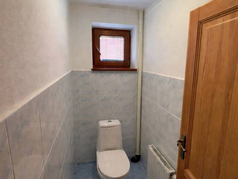 Priestranný rodinný dom s predajňou a veľkým pozemkom