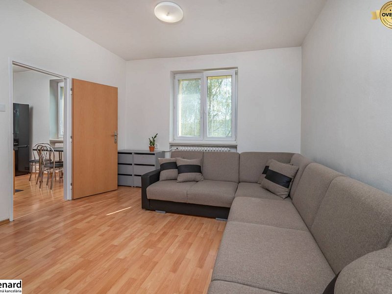 NA PREDAJ SLNEČNÝ 2 izb. byt, ŠIRŠIE CENTRUM s VÝHĽADOM do záhrad. 