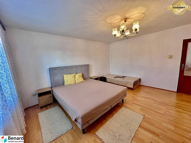 2 PODLAŽNÝ RODINNÝ DOM S PRÍSTAVBOU, 1064m2, JARABINA;