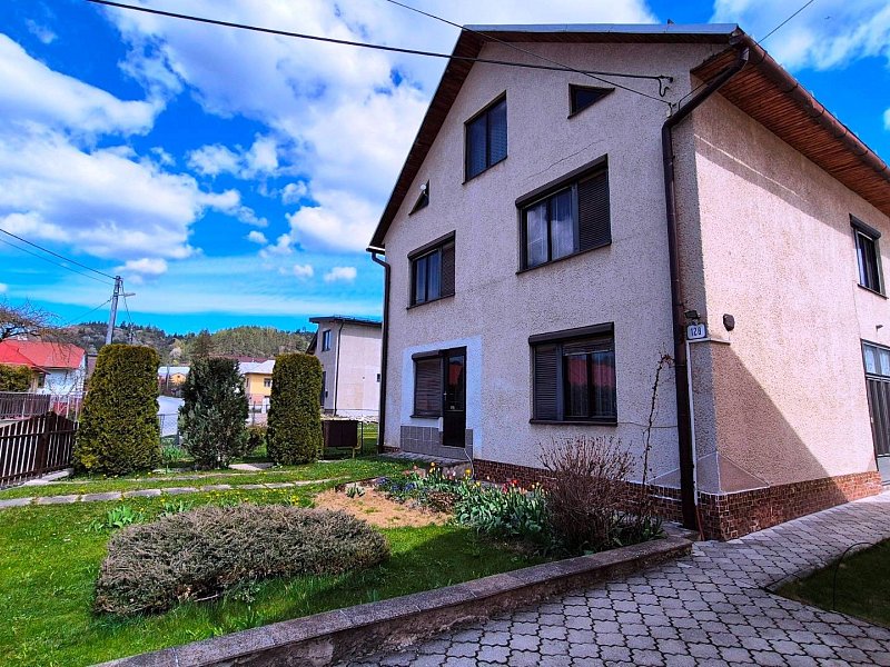 2 PODLAŽNÝ RODINNÝ DOM S PRÍSTAVBOU, 1064m2, JARABINA;