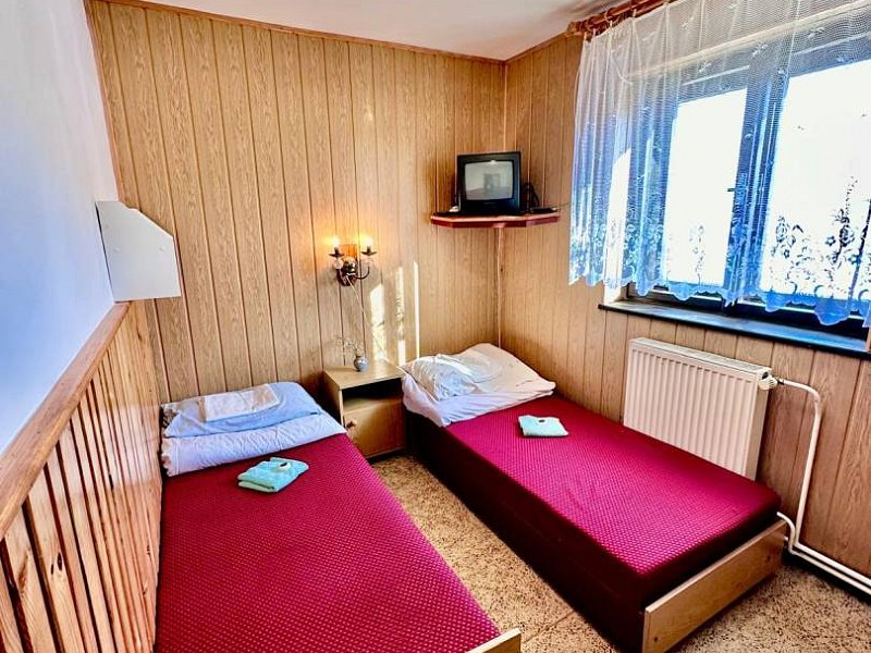 2 PODLAŽNÝ RODINNÝ DOM S PRÍSTAVBOU, 1064m2, JARABINA;