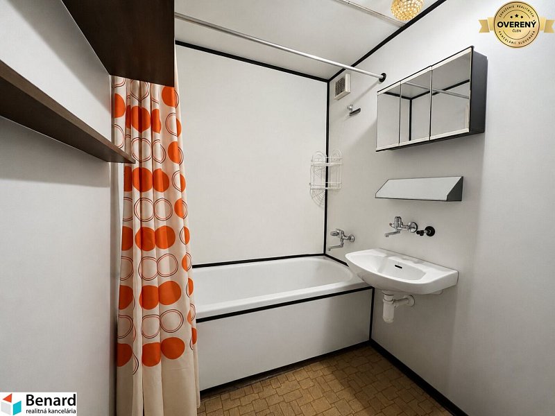 REZERVOVANÉ - 4-izbový byt, 74 m², pôvodný stav