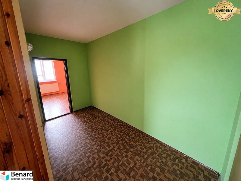 REZERVOVANÉ - 4-izbový byt, 74 m², pôvodný stav