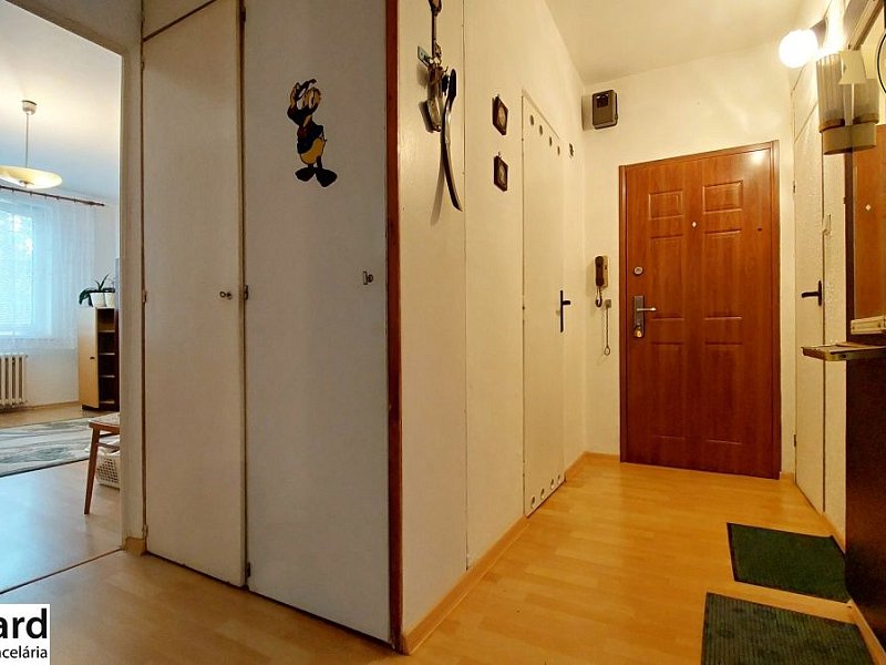 NA PREDAJ VEĽKÝ 3 IZB. BYT, SÍDLISKO III, V. CLEMENTISA 78 m2