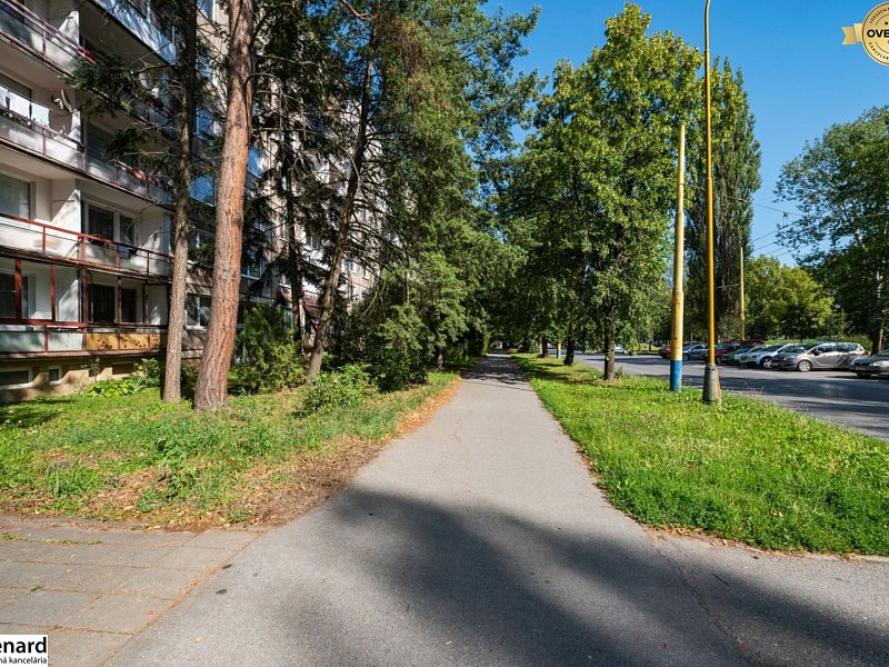 NA PREDAJ VEĽKÝ 3 IZB. BYT 78 m2, SÍDLISKO III, ul. V. CLEMENTISA.