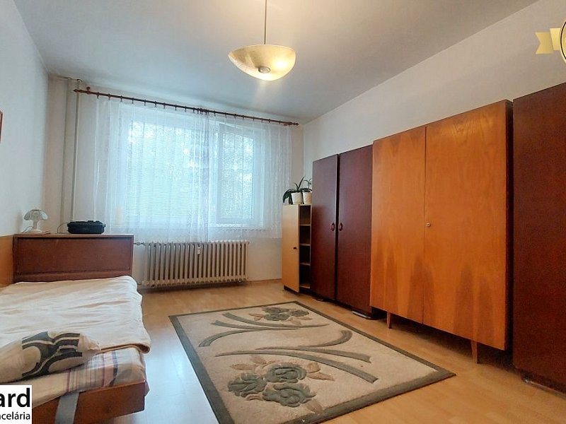 NA PREDAJ VEĽKÝ 3 IZB. BYT, SÍDLISKO III, V. CLEMENTISA 78 m2
