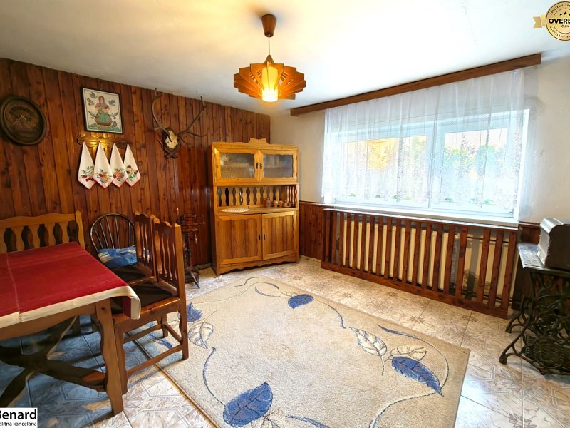RODINNÝ DOM S VEĽKÝM POZEMKOM V OBCI TULČÍK, 2102 m2