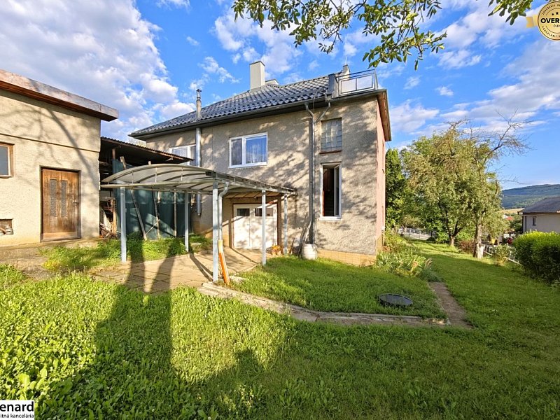 RODINNÝ DOM S VEĽKÝM POZEMKOM V OBCI TULČÍK, 2102 m2