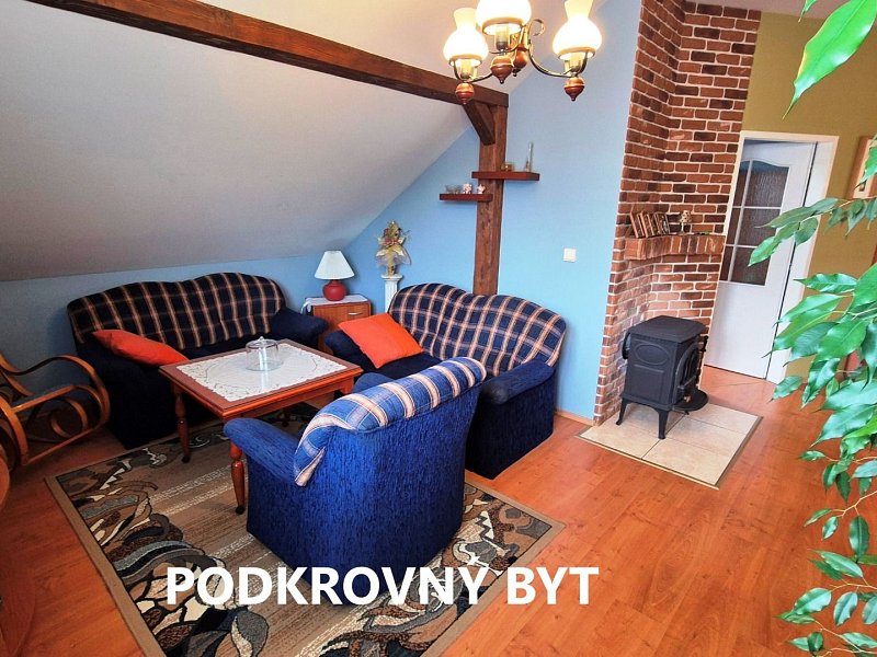 RODINNÝ DOM S 2 BYTMI, POZEMOK 1032m2; PODOLÍNEC