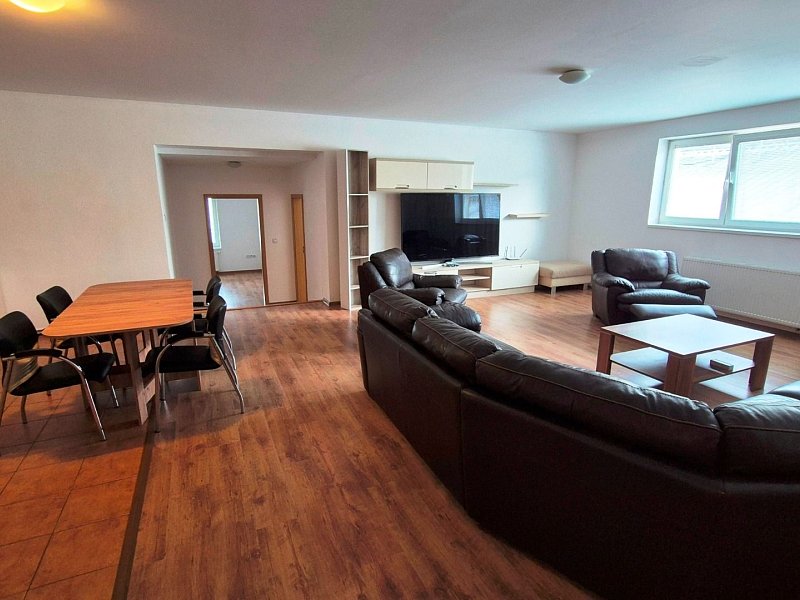 NA PRENÁJOM PRIESTRANNÝ 3 IZBOVÝ BYT, 121m2, ul. LEVOČSKÁ