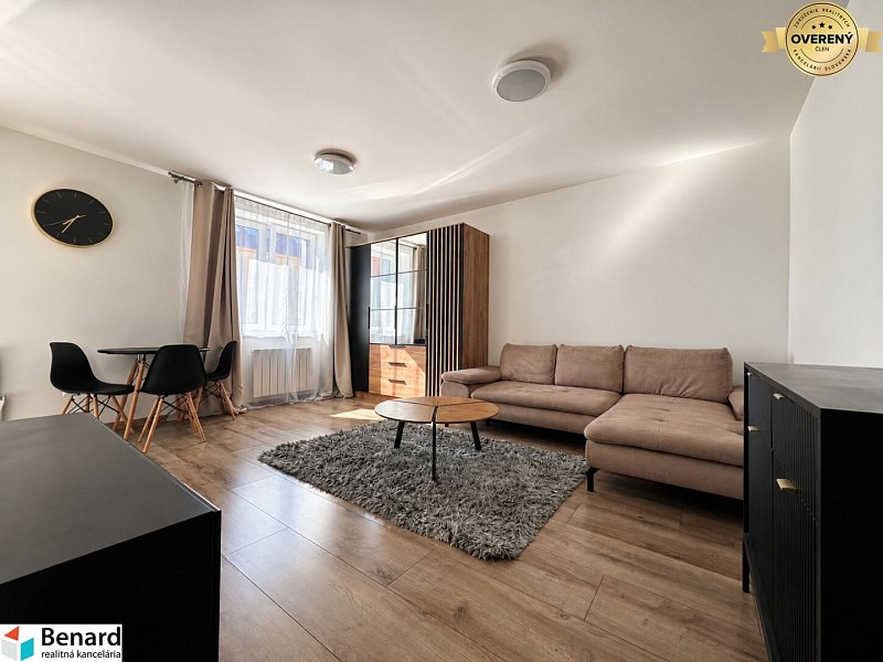 PRENÁJOM | Moderný 2-izbový byt s balkónom a parkovaním – SL
