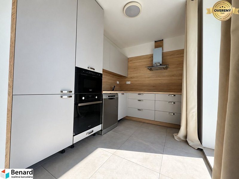 PRENÁJOM | Moderný 2-izbový byt s balkónom a parkovaním – SL