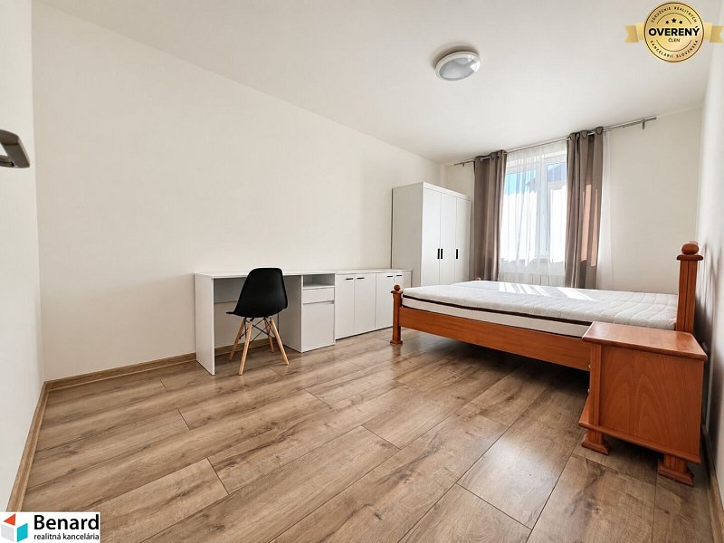 PRENÁJOM | Moderný 2-izbový byt s balkónom a parkovaním – SL
