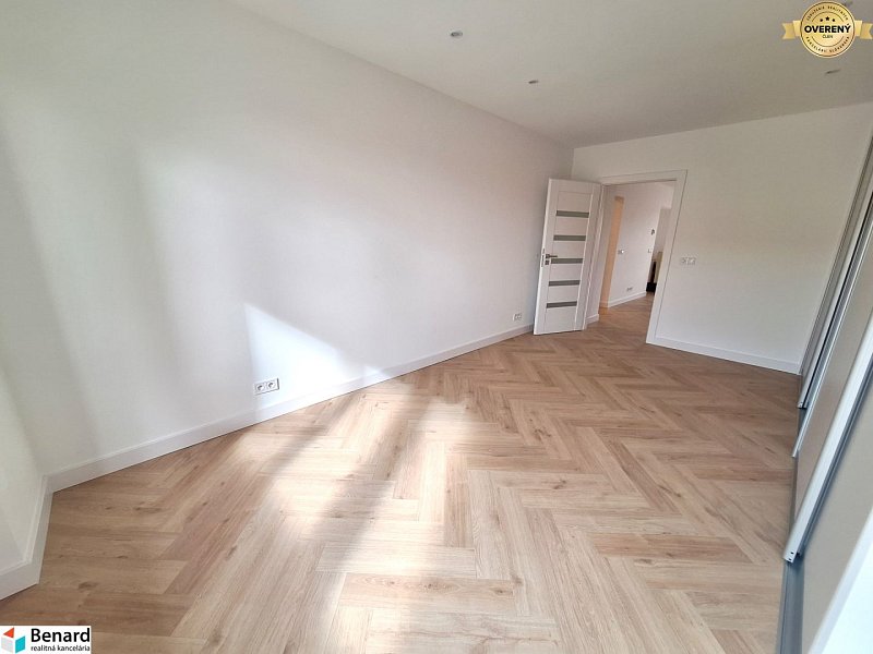 PRENÁJOM NOVOREKONŠTRUOVANÝ 2 IZBOVÝ BYT, BALKÓN, PREŠOV, UL. PAVL.NÁM