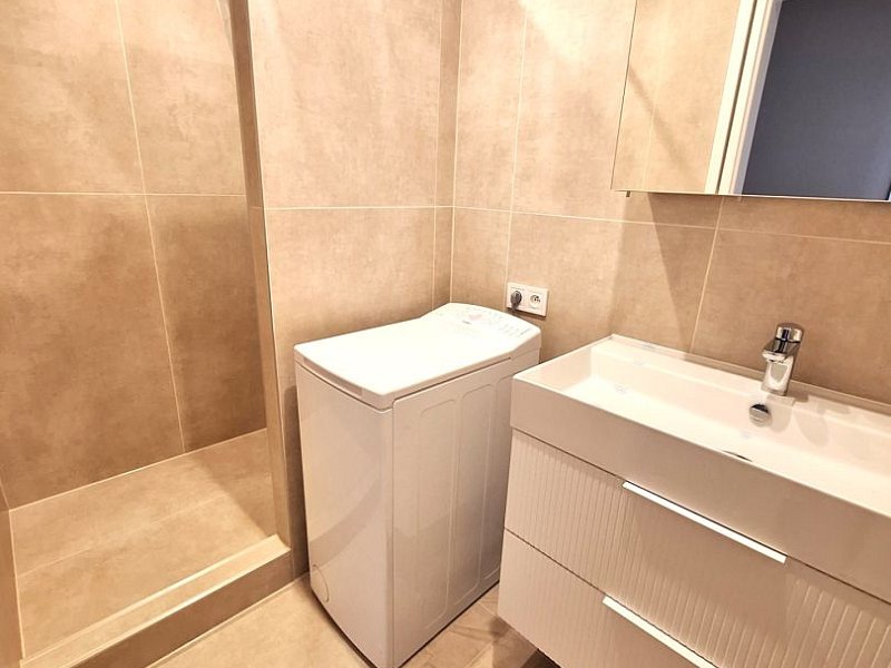 PRENÁJOM NOVOREKONŠTRUOVANÝ 2 IZBOVÝ BYT, BALKÓN, PREŠOV, UL. PAVL.NÁM