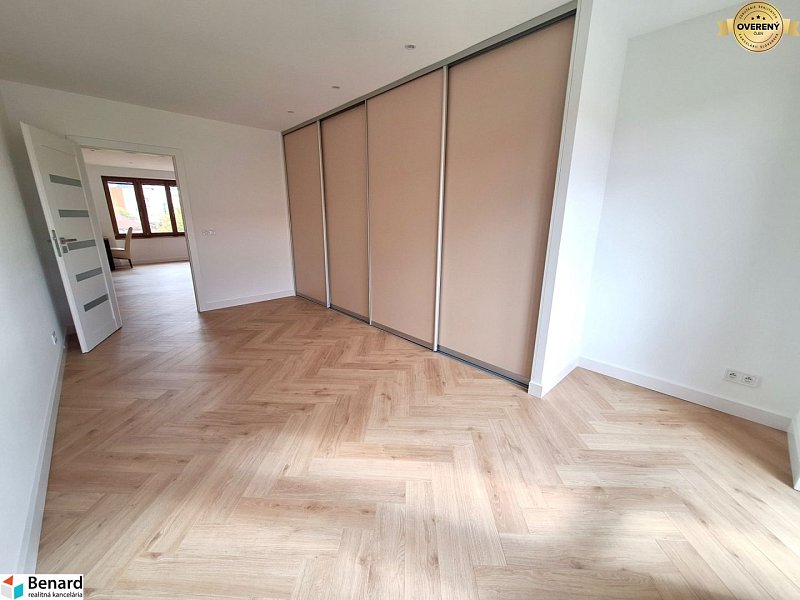 PRENÁJOM NOVOREKONŠTRUOVANÝ 2 IZBOVÝ BYT, BALKÓN, PREŠOV, UL. PAVL.NÁM