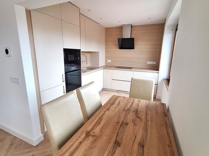 PRENÁJOM NOVOREKONŠTRUOVANÝ 2 IZBOVÝ BYT, BALKÓN, PREŠOV, UL. PAVL.NÁM