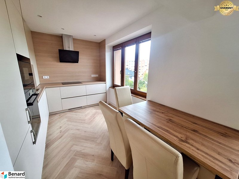 PRENÁJOM NOVOREKONŠTRUOVANÝ 2 IZBOVÝ BYT, BALKÓN, PREŠOV, UL. PAVL.NÁM